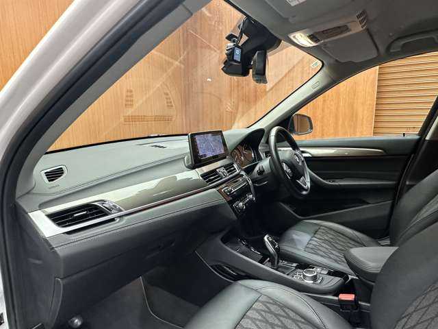ＢＭＷ Ｘ１ xDrive 18d xライン 千葉県 2019(令1)年 5.4万km アルピンホワイト コンフォートＰＫＧ　/半革シート　/ナビ　/Ｂｌｕｅｔｏｏｔｈ接続　/Ｂカメラ　/パークディスタンスコントロール　/電動シート　/電動リアゲート　/ＬＥＤヘッドライト　/コンフォートアクセス　/衝突軽減Ｂ　/ＬＫＡ　/ＥＴＣ