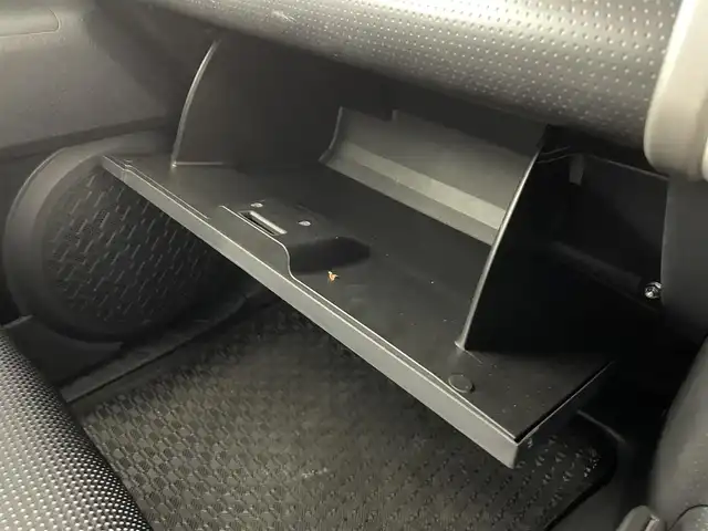 トヨタ ＦＪクルーザー 群馬県 2017(平29)年 2.5万km ホワイト 純正ディーラーナビ（NSCD-W66T)/・CD/SD/Bluetooth/AUX/ワンセグTV/＝＝＝＝＝/社外グリル　バンパーガード　純正ナビ　Ｂｌｕｅｔｏｏｔｈ　ドライブレコーダー　バックカメラ　ルーフキャリア　１７インチＡＷ　キーレス　ＬＥＤヘッドライト　ＥＴＣ　ステアリングスイッチ　４ＷＤ　禁煙車