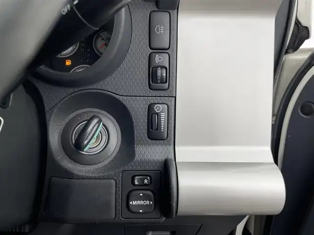 トヨタ ＦＪクルーザー 群馬県 2017(平29)年 2.5万km ホワイト 純正ディーラーナビ（NSCD-W66T)/・CD/SD/Bluetooth/AUX/ワンセグTV/＝＝＝＝＝/社外グリル　バンパーガード　純正ナビ　Ｂｌｕｅｔｏｏｔｈ　ドライブレコーダー　バックカメラ　ルーフキャリア　１７インチＡＷ　キーレス　ＬＥＤヘッドライト　ＥＴＣ　ステアリングスイッチ　４ＷＤ　禁煙車