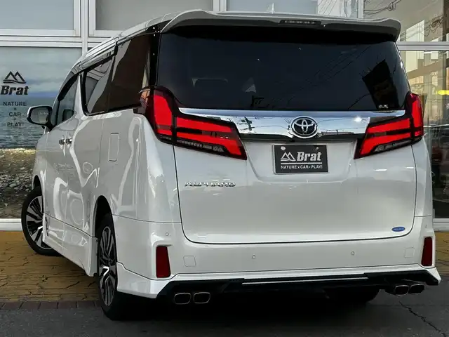 トヨタ アルファード S Cパッケージ 道北・旭川 2023(令5)年 2.4万km ホワイトパールクリスタルシャイン 純正ディスプレイオーディオ/フルセグTV/バックカメラ/純正フリップダウンモニター/純正DVDプレーヤー/TRDエアロ（フロント、サイド、リア）/TRDハイレスポンスマフラー/レザーシート/メモリーシート/前席シートヒーター＆クーラー/両側パワースライドドア/パワーバックドア/社外ドライブレコーダー/クルーズコントロール/ステアリングヒーター/シーケンシャルウィンカー/コーナーセンサー/純正エンジンスターター/純正バイカラーフォグランプ/ウェルカムライト
