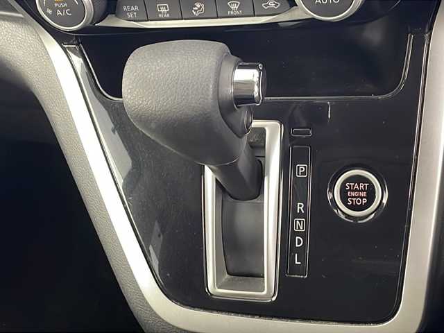 日産 セレナ ハイウェイスター Vセレクション 埼玉県 2018(平30)年 6.3万km ダイヤモンドブラック フリップダウンモニター　/全方位カメラ　/純正SDナビ　/　AM/FM/CD/DVD/BT/自動駐車システム　/ドライブレコーダー　/ビルトインＥＴＣ　/クルーズコントロール　/両側パワースライドドア　/衝突軽減システム/レーンキープアシスト　/純正１６インチアルミホイール/純正フロアマット/ロールサンシェード/ドアバイザー/LEDヘッドライト/フォグランプ/オートライト/プッシュスタート/スマートキー