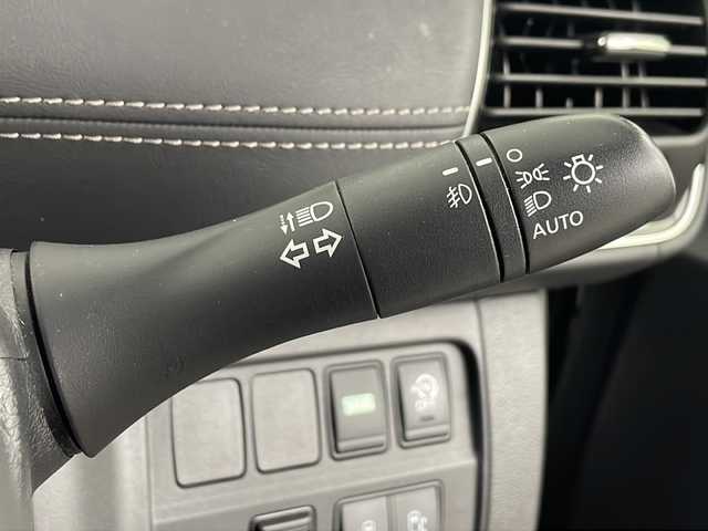 日産 セレナ ハイウェイスター Vセレクション 埼玉県 2018(平30)年 6.3万km ダイヤモンドブラック フリップダウンモニター　/全方位カメラ　/純正SDナビ　/　AM/FM/CD/DVD/BT/自動駐車システム　/ドライブレコーダー　/ビルトインＥＴＣ　/クルーズコントロール　/両側パワースライドドア　/衝突軽減システム/レーンキープアシスト　/純正１６インチアルミホイール/純正フロアマット/ロールサンシェード/ドアバイザー/LEDヘッドライト/フォグランプ/オートライト/プッシュスタート/スマートキー