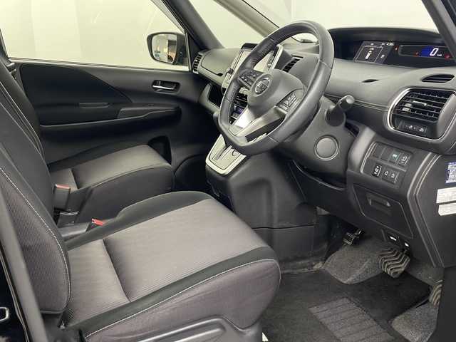 日産 セレナ ハイウェイスター Vセレクション 埼玉県 2018(平30)年 6.3万km ダイヤモンドブラック フリップダウンモニター　/全方位カメラ　/純正SDナビ　/　AM/FM/CD/DVD/BT/自動駐車システム　/ドライブレコーダー　/ビルトインＥＴＣ　/クルーズコントロール　/両側パワースライドドア　/衝突軽減システム/レーンキープアシスト　/純正１６インチアルミホイール/純正フロアマット/ロールサンシェード/ドアバイザー/LEDヘッドライト/フォグランプ/オートライト/プッシュスタート/スマートキー