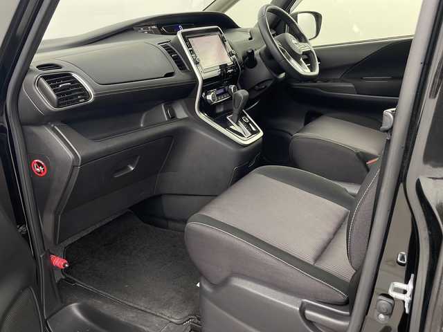 日産 セレナ ハイウェイスター Vセレクション 埼玉県 2018(平30)年 6.3万km ダイヤモンドブラック フリップダウンモニター　/全方位カメラ　/純正SDナビ　/　AM/FM/CD/DVD/BT/自動駐車システム　/ドライブレコーダー　/ビルトインＥＴＣ　/クルーズコントロール　/両側パワースライドドア　/衝突軽減システム/レーンキープアシスト　/純正１６インチアルミホイール/純正フロアマット/ロールサンシェード/ドアバイザー/LEDヘッドライト/フォグランプ/オートライト/プッシュスタート/スマートキー