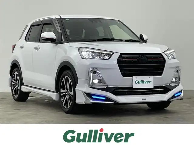 ダイハツ ロッキー G 千葉県 2021(令3)年 3.3万km シャイニングホワイトパール 禁煙車/モデリスタエアロ（F.S.R）/スマートアシスト/・レーダークルーズコントロール/・クリアランスソナー/・ステアリングアシスト/社外9インチワイドメモリナビ/・型番：MDV-M908HDL/・CD/DVD/USB/Bluetooth/フルセグTV/・バックカメラ/・ビルトインETC/ステアリングスイッチ/MT付きAT/DNシートヒーター/純正フロアマット/純正17インチAW/オートライト/・LEDヘッドライト/・LEDフォグランプ/プッシュスタート/・スマートキー/アイドリングストップ