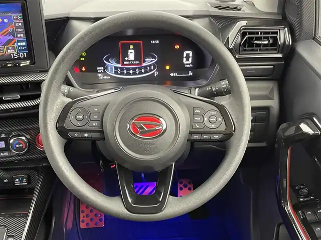 ダイハツ ロッキー G 千葉県 2021(令3)年 3.3万km シャイニングホワイトパール 禁煙車/モデリスタエアロ（F.S.R）/スマートアシスト/・レーダークルーズコントロール/・クリアランスソナー/・ステアリングアシスト/社外9インチワイドメモリナビ/・型番：MDV-M908HDL/・CD/DVD/USB/Bluetooth/フルセグTV/・バックカメラ/・ビルトインETC/ステアリングスイッチ/MT付きAT/DNシートヒーター/純正フロアマット/純正17インチAW/オートライト/・LEDヘッドライト/・LEDフォグランプ/プッシュスタート/・スマートキー/アイドリングストップ