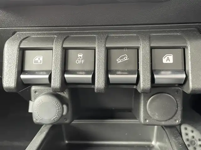 スズキ ジムニー XC 大阪府 2025(令7)年 0.1千km ミディアムグレー 衝突軽減ブレーキ/リアコーナーセンサー　/前席シートヒーター　/クルーズコントロール/レーンキープアシスト　/アイドリングストップ　/ステアリングスイッチ　/ダウンヒルアシストコントロール　/ルーフレール/純正16インチアルミホイール　/プッシュスタート　/スマートキー　/ＬＥＤライト