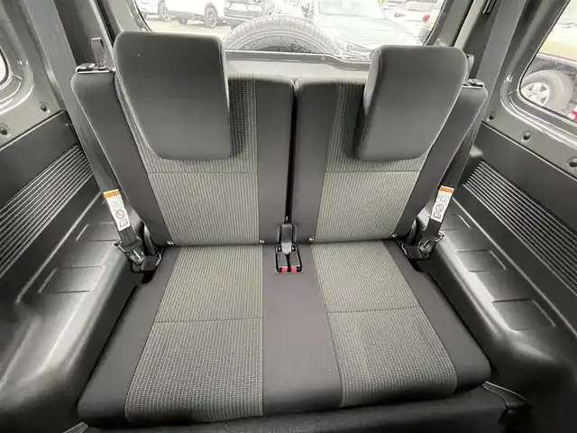 スズキ ジムニー XC 大阪府 2025(令7)年 0.1千km ミディアムグレー 衝突軽減ブレーキ/リアコーナーセンサー　/前席シートヒーター　/クルーズコントロール/レーンキープアシスト　/アイドリングストップ　/ステアリングスイッチ　/ダウンヒルアシストコントロール　/ルーフレール/純正16インチアルミホイール　/プッシュスタート　/スマートキー　/ＬＥＤライト