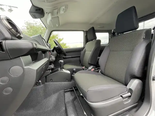 スズキ ジムニー XC 大阪府 2025(令7)年 0.1千km ミディアムグレー 衝突軽減ブレーキ/リアコーナーセンサー　/前席シートヒーター　/クルーズコントロール/レーンキープアシスト　/アイドリングストップ　/ステアリングスイッチ　/ダウンヒルアシストコントロール　/ルーフレール/純正16インチアルミホイール　/プッシュスタート　/スマートキー　/ＬＥＤライト