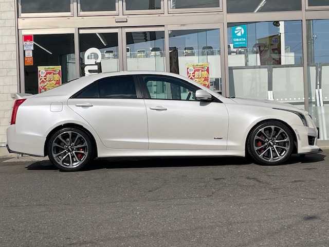 キャデラック ＡＴＳ-Ｖ スペックB 青森県 2016(平28)年 4.6万km パール キャデラックCUEシステム対応ナビ/カーボンエアロパッケージ/　ボンネットフード/　フロントスポイラー/　リアカーボンディフューザー/Brembo製レッドブレーキキャリパー/18インチ純正AW/BOSEサウンドシステム/レカロ製レザーアルカンタラパフォーマンスシート/　シートヒーター/　パワーシート/スエードタイプハンドルステアリング/ヘッドアップディスプレイ/ETC/スマートキー/保証書/車両取扱説明書