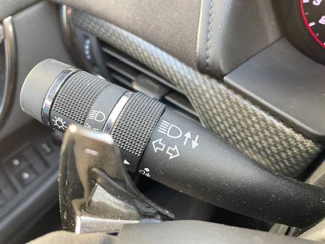 キャデラック ＡＴＳ-Ｖ スペックB 青森県 2016(平28)年 4.6万km パール キャデラックCUEシステム対応ナビ/カーボンエアロパッケージ/　ボンネットフード/　フロントスポイラー/　リアカーボンディフューザー/Brembo製レッドブレーキキャリパー/18インチ純正AW/BOSEサウンドシステム/レカロ製レザーアルカンタラパフォーマンスシート/　シートヒーター/　パワーシート/スエードタイプハンドルステアリング/ヘッドアップディスプレイ/ETC/スマートキー/保証書/車両取扱説明書