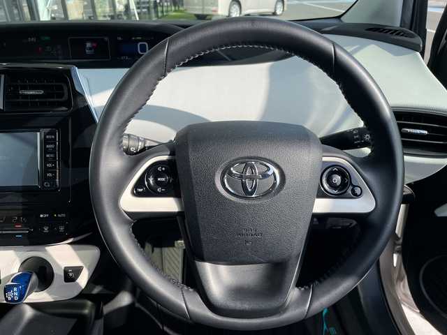 トヨタ プリウス S 愛知県 2018(平30)年 5.2万km スティールブロンドM 純正ナビ/純正アルミホイール/ＥＴＣ/フルセグ/CD DVD/Bluetooth/LEDヘッドライト/ドライブレコーダー/ステアリングスイッチ/スマートキー/プッシュスタート