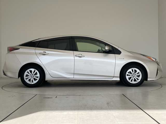 トヨタ プリウス S 愛知県 2018(平30)年 5.2万km スティールブロンドM 純正ナビ/純正アルミホイール/ＥＴＣ/フルセグ/CD DVD/Bluetooth/LEDヘッドライト/ドライブレコーダー/ステアリングスイッチ/スマートキー/プッシュスタート