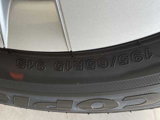 トヨタ プリウス S 愛知県 2018(平30)年 5.2万km スティールブロンドM 純正ナビ/純正アルミホイール/ＥＴＣ/フルセグ/CD DVD/Bluetooth/LEDヘッドライト/ドライブレコーダー/ステアリングスイッチ/スマートキー/プッシュスタート