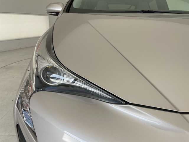 トヨタ プリウス S 愛知県 2018(平30)年 5.2万km スティールブロンドM 純正ナビ/純正アルミホイール/ＥＴＣ/フルセグ/CD DVD/Bluetooth/LEDヘッドライト/ドライブレコーダー/ステアリングスイッチ/スマートキー/プッシュスタート