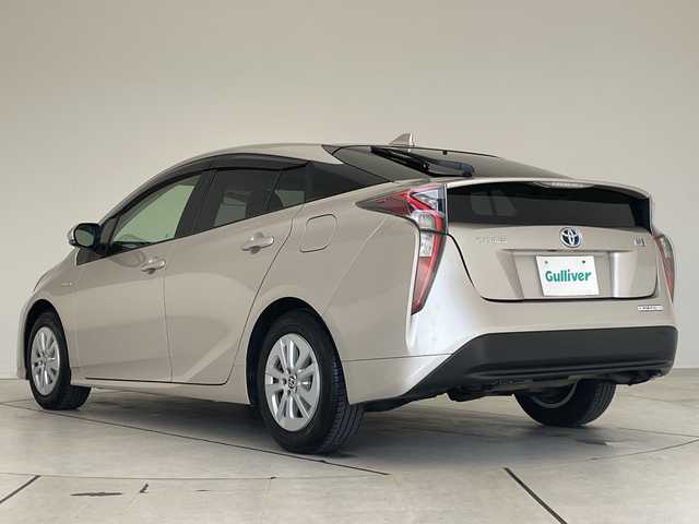 トヨタ プリウス S 愛知県 2018(平30)年 5.2万km スティールブロンドM 純正ナビ/純正アルミホイール/ＥＴＣ/フルセグ/CD DVD/Bluetooth/LEDヘッドライト/ドライブレコーダー/ステアリングスイッチ/スマートキー/プッシュスタート