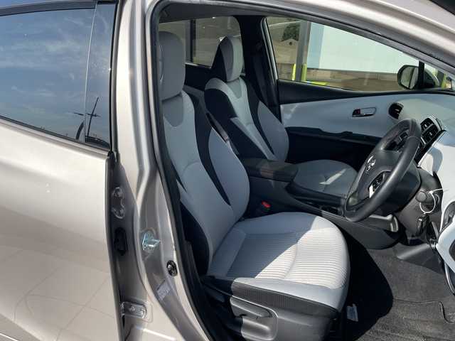 トヨタ プリウス S 愛知県 2018(平30)年 5.2万km スティールブロンドM 純正ナビ/純正アルミホイール/ＥＴＣ/フルセグ/CD DVD/Bluetooth/LEDヘッドライト/ドライブレコーダー/ステアリングスイッチ/スマートキー/プッシュスタート