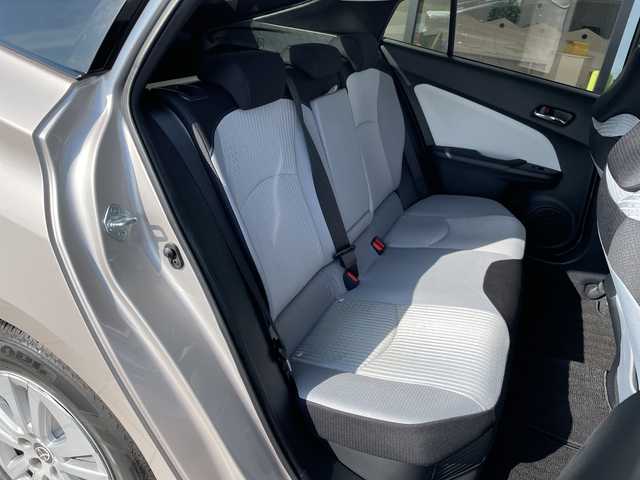 トヨタ プリウス S 愛知県 2018(平30)年 5.2万km スティールブロンドM 純正ナビ/純正アルミホイール/ＥＴＣ/フルセグ/CD DVD/Bluetooth/LEDヘッドライト/ドライブレコーダー/ステアリングスイッチ/スマートキー/プッシュスタート