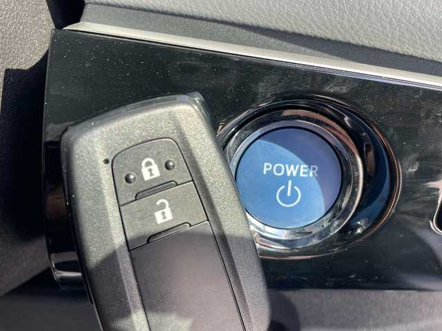 トヨタ プリウス S 愛知県 2018(平30)年 5.2万km スティールブロンドM 純正ナビ/純正アルミホイール/ＥＴＣ/フルセグ/CD DVD/Bluetooth/LEDヘッドライト/ドライブレコーダー/ステアリングスイッチ/スマートキー/プッシュスタート