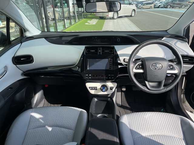 トヨタ プリウス S 愛知県 2018(平30)年 5.2万km スティールブロンドM 純正ナビ/純正アルミホイール/ＥＴＣ/フルセグ/CD DVD/Bluetooth/LEDヘッドライト/ドライブレコーダー/ステアリングスイッチ/スマートキー/プッシュスタート