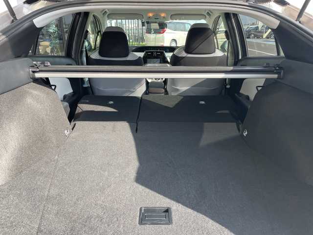 トヨタ プリウス S 愛知県 2018(平30)年 5.2万km スティールブロンドM 純正ナビ/純正アルミホイール/ＥＴＣ/フルセグ/CD DVD/Bluetooth/LEDヘッドライト/ドライブレコーダー/ステアリングスイッチ/スマートキー/プッシュスタート