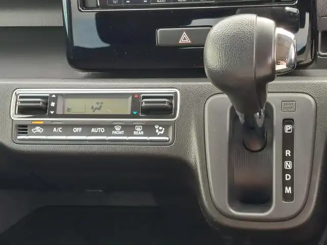 スズキ ワゴンＲ スティングレー HYBRID T 東京都 2018(平30)年 7.6万km ブルーイッシュブラックパール3 スズキセーフティサポート/・デュアルセンサーブレーキサポート/・車線逸脱警報機能/・先行車発進お知らせ機能/・誤発進抑制機能/・クルーズコントロール/・ヘッドアップディスプレイ/プッシュスタート/アイドリングストップ/パドルシフト/ストラーダナビ/フルセグTV/バックカメラ/ETC/前後ドライブレコーダー CS-91FH/運転席シートヒーター/LEDヘッドライト/オートライト/ドアバイザー/15インチ純正アルミホイール/スマートキー