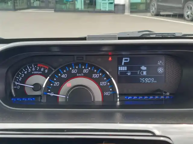 スズキ ワゴンＲ スティングレー HYBRID T 東京都 2018(平30)年 7.6万km ブルーイッシュブラックパール3 スズキセーフティサポート/・デュアルセンサーブレーキサポート/・車線逸脱警報機能/・先行車発進お知らせ機能/・誤発進抑制機能/・クルーズコントロール/・ヘッドアップディスプレイ/プッシュスタート/アイドリングストップ/パドルシフト/ストラーダナビ/フルセグTV/バックカメラ/ETC/前後ドライブレコーダー CS-91FH/運転席シートヒーター/LEDヘッドライト/オートライト/ドアバイザー/15インチ純正アルミホイール/スマートキー