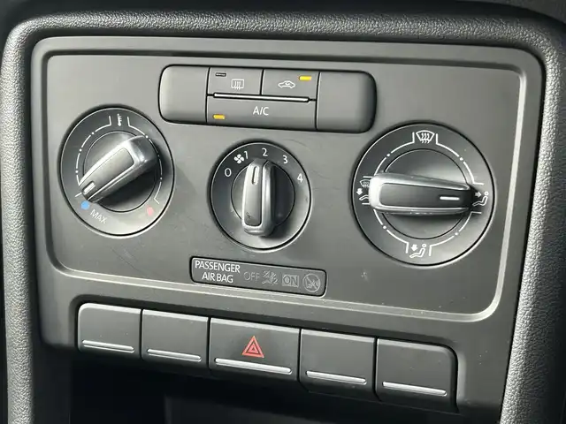 フォルクスワーゲン ザ・ビートル 福岡県 2015(平27)年 3.5万km 黄Ｍ クルーズコントロール　/純正ＳＤナビ　/バックカメラ　/Ｂｌｕｅｔｏｏｔｈ　/フルセグＴＶ　/ＨＩＤヘッドライト　/オートライト　/フロントフォグランプ/リアフォグランプ　/ドライブレコーダー/純正１６インチアルミホイール