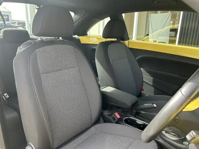 フォルクスワーゲン ザ・ビートル 福岡県 2015(平27)年 3.5万km 黄Ｍ クルーズコントロール　/純正ＳＤナビ　/バックカメラ　/Ｂｌｕｅｔｏｏｔｈ　/フルセグＴＶ　/ＨＩＤヘッドライト　/オートライト　/フロントフォグランプ/リアフォグランプ　/ドライブレコーダー/純正１６インチアルミホイール