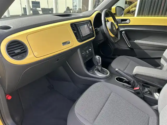 フォルクスワーゲン ザ・ビートル 福岡県 2015(平27)年 3.5万km 黄Ｍ クルーズコントロール　/純正ＳＤナビ　/バックカメラ　/Ｂｌｕｅｔｏｏｔｈ　/フルセグＴＶ　/ＨＩＤヘッドライト　/オートライト　/フロントフォグランプ/リアフォグランプ　/ドライブレコーダー/純正１６インチアルミホイール