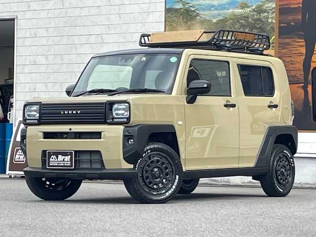 ダイハツ タフト G ターボ 長野県 2022(令4)年 3万km サンドベージュメタリック AIS検査済み/【2410018033】/スマートアシスト/ディスプレイオーディオ/クルーズコントロール/ETC/フルセグ/ドラレコ/ダムド　ラッキー　フェイスチェンジキット（社外）/ナイトロパワー15インチアルミ（社外）/マッドスター　ホワイトレタータイヤ（社外）/30ミリリフトアップコイル（社外）/ルーフラック（社外）/フロント＆サイドカメラ（社外）