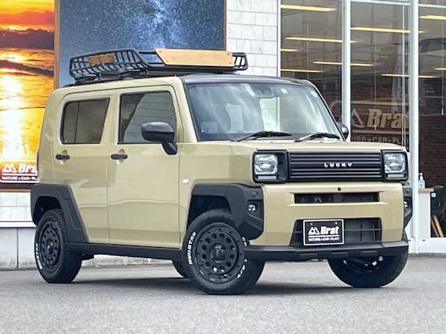 ダイハツ タフト G ターボ 長野県 2022(令4)年 3万km サンドベージュメタリック AIS検査済み/【2410018033】/スマートアシスト/ディスプレイオーディオ/クルーズコントロール/ETC/フルセグ/ドラレコ/ダムド　ラッキー　フェイスチェンジキット（社外）/ナイトロパワー15インチアルミ（社外）/マッドスター　ホワイトレタータイヤ（社外）/30ミリリフトアップコイル（社外）/ルーフラック（社外）/フロント＆サイドカメラ（社外）