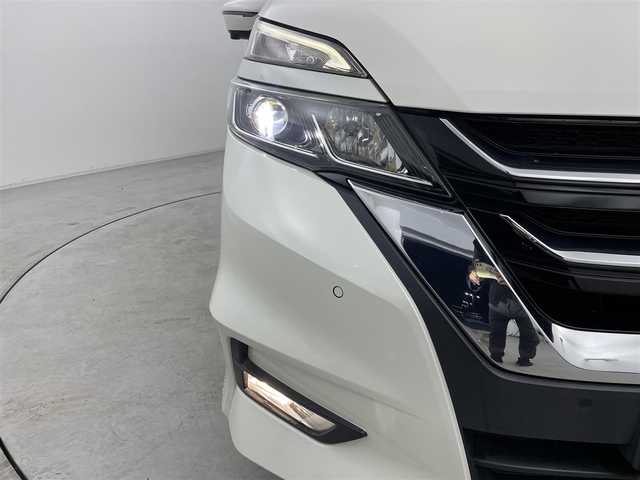 日産 セレナ ハイウェイスター Vセレクション 群馬県 2017(平29)年 6.9万km ブリリアントホワイトパール セーフティパックB/SRSカーテンエアバッグシステム&サイドエアバッグシステム/インテリジェントルームミラー/インテリジェントアラウンドビューモニター/インテリジェントDA（ふらつき警報）/・ヒーター付ドアミラー/・電動パーキングブレーキ/・オートブレーキホールド/・プロパイロット/・ステアリングスイッチ/純正フリップダウンモニター/純正SDナビ/（TV/BT/CD/DVD/SD/AM/FM）/インテリジェントパーキングアシスト/ハンズフリー両側パワースライドドア/エマージェンシーブレーキ/レーンディパーチャーアラート/アイドリングストップ