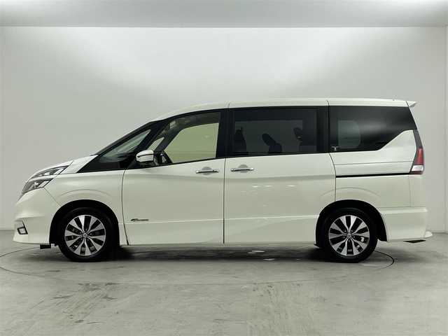 日産 セレナ ハイウェイスター Vセレクション 群馬県 2017(平29)年 6.9万km ブリリアントホワイトパール セーフティパックB/SRSカーテンエアバッグシステム&サイドエアバッグシステム/インテリジェントルームミラー/インテリジェントアラウンドビューモニター/インテリジェントDA（ふらつき警報）/・ヒーター付ドアミラー/・電動パーキングブレーキ/・オートブレーキホールド/・プロパイロット/・ステアリングスイッチ/純正フリップダウンモニター/純正SDナビ/（TV/BT/CD/DVD/SD/AM/FM）/インテリジェントパーキングアシスト/ハンズフリー両側パワースライドドア/エマージェンシーブレーキ/レーンディパーチャーアラート/アイドリングストップ