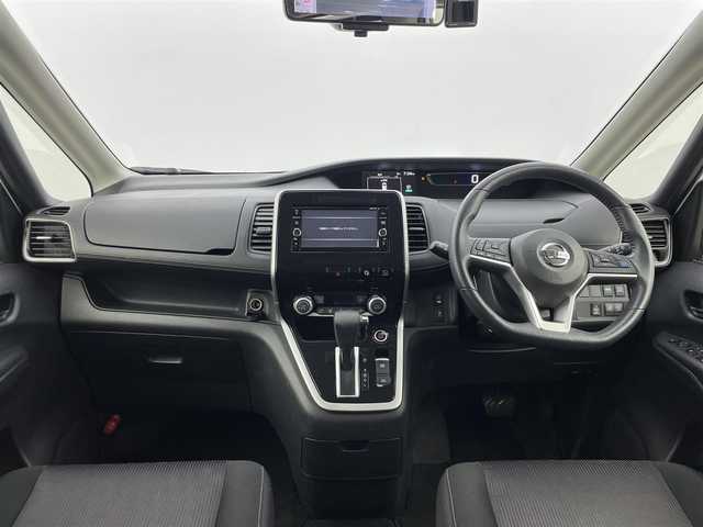 日産 セレナ ハイウェイスター Vセレクション 群馬県 2017(平29)年 6.9万km ブリリアントホワイトパール セーフティパックB/SRSカーテンエアバッグシステム&サイドエアバッグシステム/インテリジェントルームミラー/インテリジェントアラウンドビューモニター/インテリジェントDA（ふらつき警報）/・ヒーター付ドアミラー/・電動パーキングブレーキ/・オートブレーキホールド/・プロパイロット/・ステアリングスイッチ/純正フリップダウンモニター/純正SDナビ/（TV/BT/CD/DVD/SD/AM/FM）/インテリジェントパーキングアシスト/ハンズフリー両側パワースライドドア/エマージェンシーブレーキ/レーンディパーチャーアラート/アイドリングストップ