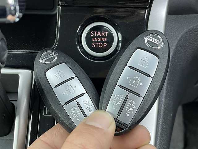 日産 セレナ ハイウェイスター Vセレクション 群馬県 2017(平29)年 6.9万km ブリリアントホワイトパール セーフティパックB/SRSカーテンエアバッグシステム&サイドエアバッグシステム/インテリジェントルームミラー/インテリジェントアラウンドビューモニター/インテリジェントDA（ふらつき警報）/・ヒーター付ドアミラー/・電動パーキングブレーキ/・オートブレーキホールド/・プロパイロット/・ステアリングスイッチ/純正フリップダウンモニター/純正SDナビ/（TV/BT/CD/DVD/SD/AM/FM）/インテリジェントパーキングアシスト/ハンズフリー両側パワースライドドア/エマージェンシーブレーキ/レーンディパーチャーアラート/アイドリングストップ