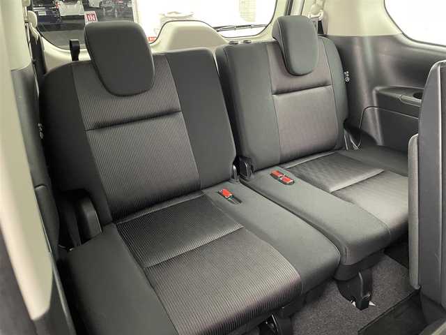 日産 セレナ ハイウェイスター Vセレクション 群馬県 2017(平29)年 6.9万km ブリリアントホワイトパール セーフティパックB/SRSカーテンエアバッグシステム&サイドエアバッグシステム/インテリジェントルームミラー/インテリジェントアラウンドビューモニター/インテリジェントDA（ふらつき警報）/・ヒーター付ドアミラー/・電動パーキングブレーキ/・オートブレーキホールド/・プロパイロット/・ステアリングスイッチ/純正フリップダウンモニター/純正SDナビ/（TV/BT/CD/DVD/SD/AM/FM）/インテリジェントパーキングアシスト/ハンズフリー両側パワースライドドア/エマージェンシーブレーキ/レーンディパーチャーアラート/アイドリングストップ