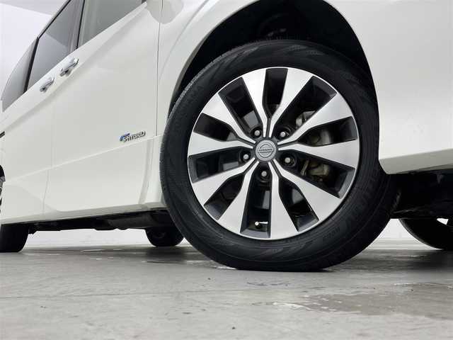 日産 セレナ ハイウェイスター Vセレクション 群馬県 2017(平29)年 6.9万km ブリリアントホワイトパール セーフティパックB/SRSカーテンエアバッグシステム&サイドエアバッグシステム/インテリジェントルームミラー/インテリジェントアラウンドビューモニター/インテリジェントDA（ふらつき警報）/・ヒーター付ドアミラー/・電動パーキングブレーキ/・オートブレーキホールド/・プロパイロット/・ステアリングスイッチ/純正フリップダウンモニター/純正SDナビ/（TV/BT/CD/DVD/SD/AM/FM）/インテリジェントパーキングアシスト/ハンズフリー両側パワースライドドア/エマージェンシーブレーキ/レーンディパーチャーアラート/アイドリングストップ