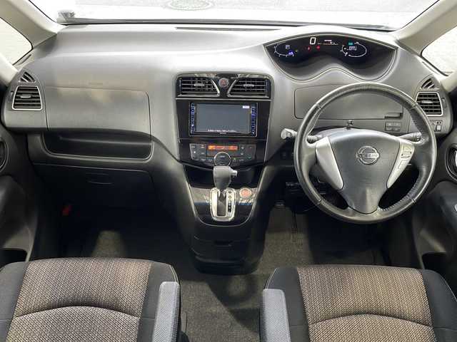 日産 セレナ ハイウェイスター Sハイブリッド 愛媛県 2014(平26)年 10.3万km ホワイト 社外メモリナビ /・Bluetooth接続/・CD/DVDS再生/・AM/FM/バックカメラ/ETC/両側パワースライドドア/3列シート/ウォークスルー/オートライト/車線逸脱警報/横滑り防止装置/スマートキー/スペアキー/プッシュスタート/保証書/取扱説明書