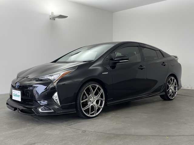 トヨタ プリウス A ツーリングセレクション 兵庫県 2016(平28)年 3.7万km アティチュードブラックマイカ ・Toyota Safety Sense/・プリクラッシュセーフティ/・レーンディパーチャーアラート/・オートマチックハイビーム /・レーダークルーズコントロール/・ブラインドスポットモニター〈BSM〉/・インテリジェントクリアランスソナー（巻き込み警報機能付）/・シンプルインテリジェントパーキングアシスト/・ドライブスタートコントロールEBD付ABS＆ブレーキアシスト/・S-VSC（ステアリング協調車両安定性制御システム）/・TRC（トラクションコントロール）/・車両接近通報装置緊急ブレーキシグナル/・ヒルスタートアシストコントロール/・純正9インチSDナビ（DSZT-YC4T）/CD/DVD/フルセグ/SD/BT/・バックカメラ/・ビルトインETC/・WALDエアロキット（フロント/サイド/リア）/・リアスポイラー/・WALD20インチアルミホイール/・WALDマフラー/・レザーシート/・シートヒーター/・LEDライト/・スマートキー