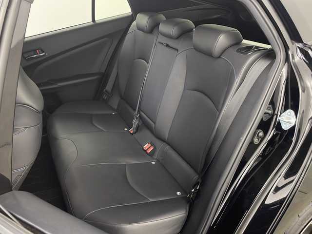 トヨタ プリウス A ツーリングセレクション 兵庫県 2016(平28)年 3.7万km アティチュードブラックマイカ ・Toyota Safety Sense/・プリクラッシュセーフティ/・レーンディパーチャーアラート/・オートマチックハイビーム /・レーダークルーズコントロール/・ブラインドスポットモニター〈BSM〉/・インテリジェントクリアランスソナー（巻き込み警報機能付）/・シンプルインテリジェントパーキングアシスト/・ドライブスタートコントロールEBD付ABS＆ブレーキアシスト/・S-VSC（ステアリング協調車両安定性制御システム）/・TRC（トラクションコントロール）/・車両接近通報装置緊急ブレーキシグナル/・ヒルスタートアシストコントロール/・純正9インチSDナビ（DSZT-YC4T）/CD/DVD/フルセグ/SD/BT/・バックカメラ/・ビルトインETC/・WALDエアロキット（フロント/サイド/リア）/・リアスポイラー/・WALD20インチアルミホイール/・WALDマフラー/・レザーシート/・シートヒーター/・LEDライト/・スマートキー