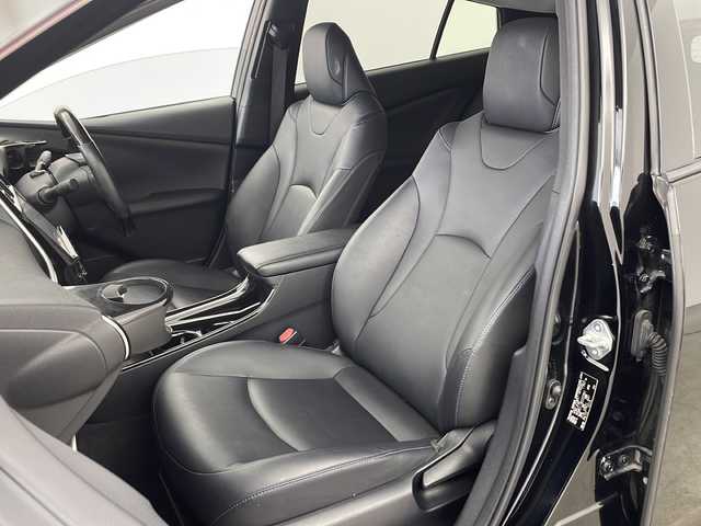 トヨタ プリウス A ツーリングセレクション 兵庫県 2016(平28)年 3.7万km アティチュードブラックマイカ ・Toyota Safety Sense/・プリクラッシュセーフティ/・レーンディパーチャーアラート/・オートマチックハイビーム /・レーダークルーズコントロール/・ブラインドスポットモニター〈BSM〉/・インテリジェントクリアランスソナー（巻き込み警報機能付）/・シンプルインテリジェントパーキングアシスト/・ドライブスタートコントロールEBD付ABS＆ブレーキアシスト/・S-VSC（ステアリング協調車両安定性制御システム）/・TRC（トラクションコントロール）/・車両接近通報装置緊急ブレーキシグナル/・ヒルスタートアシストコントロール/・純正9インチSDナビ（DSZT-YC4T）/CD/DVD/フルセグ/SD/BT/・バックカメラ/・ビルトインETC/・WALDエアロキット（フロント/サイド/リア）/・リアスポイラー/・WALD20インチアルミホイール/・WALDマフラー/・レザーシート/・シートヒーター/・LEDライト/・スマートキー