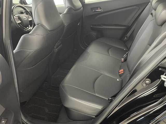 トヨタ プリウス A ツーリングセレクション 兵庫県 2016(平28)年 3.7万km アティチュードブラックマイカ ・Toyota Safety Sense/・プリクラッシュセーフティ/・レーンディパーチャーアラート/・オートマチックハイビーム /・レーダークルーズコントロール/・ブラインドスポットモニター〈BSM〉/・インテリジェントクリアランスソナー（巻き込み警報機能付）/・シンプルインテリジェントパーキングアシスト/・ドライブスタートコントロールEBD付ABS＆ブレーキアシスト/・S-VSC（ステアリング協調車両安定性制御システム）/・TRC（トラクションコントロール）/・車両接近通報装置緊急ブレーキシグナル/・ヒルスタートアシストコントロール/・純正9インチSDナビ（DSZT-YC4T）/CD/DVD/フルセグ/SD/BT/・バックカメラ/・ビルトインETC/・WALDエアロキット（フロント/サイド/リア）/・リアスポイラー/・WALD20インチアルミホイール/・WALDマフラー/・レザーシート/・シートヒーター/・LEDライト/・スマートキー