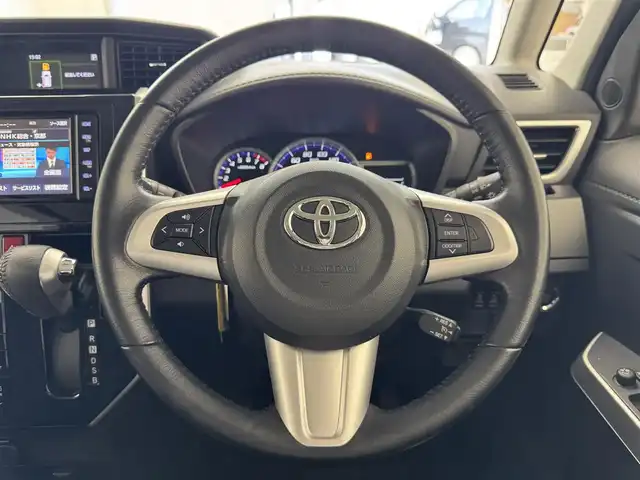 トヨタ タンク カスタムG 滋賀県 2020(令2)年 3.3万km ブラックマイカメタリック/パールホワイト2トーン 純正ナビ/・フルセグTV・Bluetooth・CD/バックカメラ/両側パワースライドドア/前後ドラレコ/クルコン/コーナーセンサー/アイドリングストップ/ETC2.0/ステアリングスイッチ/プッシュスタート/スマートキー/スペアキー/LEDヘッドライト/オートライト