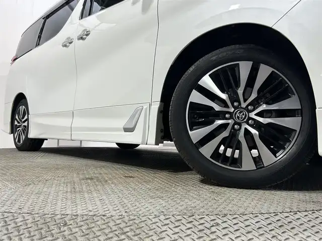 トヨタ アルファード S Cパッケージ 大阪府 2022(令4)年 1.7万km ホワイトパールクリスタルシャイン サンルーフ　黒革シート　ＴＲＤエアロ　三眼ＬＥＤ　後席モニター　純正ナビＴＶ　Ｂカメラ　デジタルインナーミラー　パワーシート／ヒーター／エアコン　電動リアゲート　衝突軽減　レーダーＣ　ＢＳＭ　