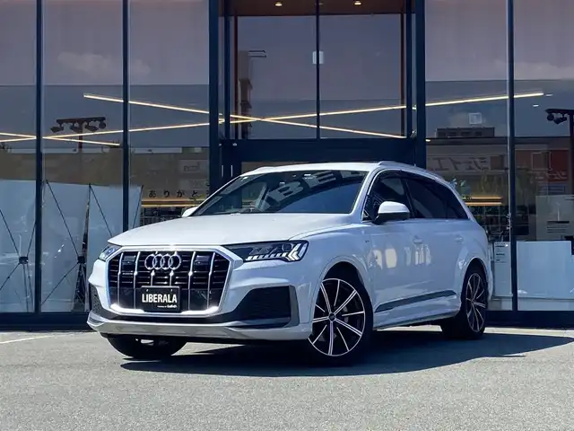 アウディ Ｑ７ 45 Sラインリミテッド 福岡県 2020(令2)年 5.1万km パール ・アダプティブクルーズコントロール/・純正メモリーナビ/USB/Bluetooth/AppleCarPlay/・全方位/・黒革シート/シートヒーター/・前後ドライブレコーダー/・フルセグ/・ETC/・純正21AW/・プッシュスタート/・パーキングアシスト/・アイドリングストップ/・スマートキー/・スペアキー/・3列シート/・電動リアゲート/・パワーシート/・レーンキープアシスト/・オートライト/・LEDライト/・ヘッドアップディスプレイ/・保証書/・取扱説明書