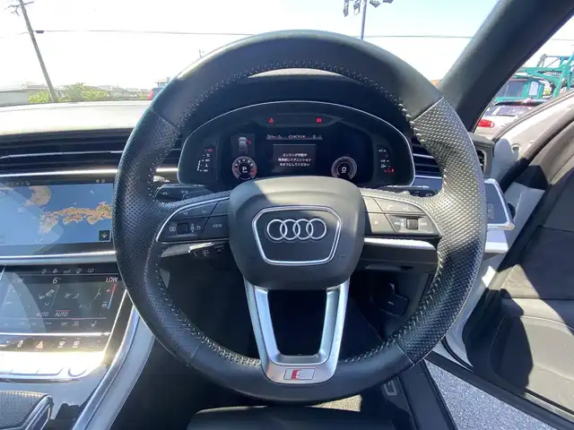 アウディ Ｑ７ 45 Sラインリミテッド 福岡県 2020(令2)年 5.1万km パール ・アダプティブクルーズコントロール/・純正メモリーナビ/USB/Bluetooth/AppleCarPlay/・全方位/・黒革シート/シートヒーター/・前後ドライブレコーダー/・フルセグ/・ETC/・純正21AW/・プッシュスタート/・パーキングアシスト/・アイドリングストップ/・スマートキー/・スペアキー/・3列シート/・電動リアゲート/・パワーシート/・レーンキープアシスト/・オートライト/・LEDライト/・ヘッドアップディスプレイ/・保証書/・取扱説明書