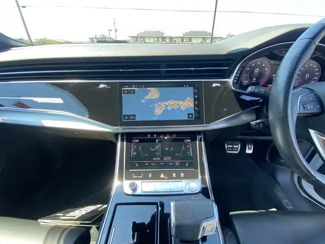 アウディ Ｑ７ 45 Sラインリミテッド 福岡県 2020(令2)年 5.1万km パール ・アダプティブクルーズコントロール/・純正メモリーナビ/USB/Bluetooth/AppleCarPlay/・全方位/・黒革シート/シートヒーター/・前後ドライブレコーダー/・フルセグ/・ETC/・純正21AW/・プッシュスタート/・パーキングアシスト/・アイドリングストップ/・スマートキー/・スペアキー/・3列シート/・電動リアゲート/・パワーシート/・レーンキープアシスト/・オートライト/・LEDライト/・ヘッドアップディスプレイ/・保証書/・取扱説明書
