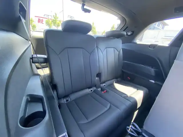 アウディ Ｑ７ 45 Sラインリミテッド 福岡県 2020(令2)年 5.1万km パール ・アダプティブクルーズコントロール/・純正メモリーナビ/USB/Bluetooth/AppleCarPlay/・全方位/・黒革シート/シートヒーター/・前後ドライブレコーダー/・フルセグ/・ETC/・純正21AW/・プッシュスタート/・パーキングアシスト/・アイドリングストップ/・スマートキー/・スペアキー/・3列シート/・電動リアゲート/・パワーシート/・レーンキープアシスト/・オートライト/・LEDライト/・ヘッドアップディスプレイ/・保証書/・取扱説明書
