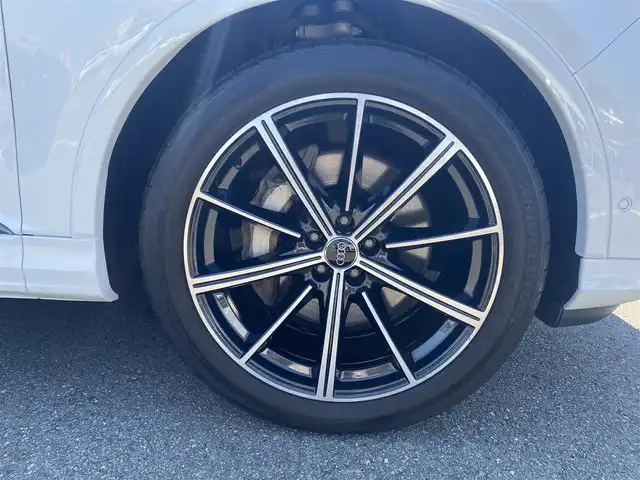 アウディ Ｑ７ 45 Sラインリミテッド 福岡県 2020(令2)年 5.1万km パール ・アダプティブクルーズコントロール/・純正メモリーナビ/USB/Bluetooth/AppleCarPlay/・全方位/・黒革シート/シートヒーター/・前後ドライブレコーダー/・フルセグ/・ETC/・純正21AW/・プッシュスタート/・パーキングアシスト/・アイドリングストップ/・スマートキー/・スペアキー/・3列シート/・電動リアゲート/・パワーシート/・レーンキープアシスト/・オートライト/・LEDライト/・ヘッドアップディスプレイ/・保証書/・取扱説明書